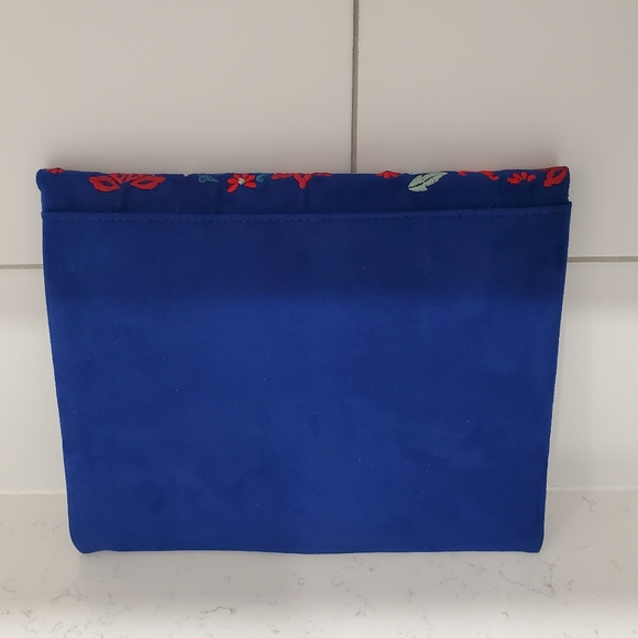 Beautiful blue embroidered clutch - Picture 2 of 8